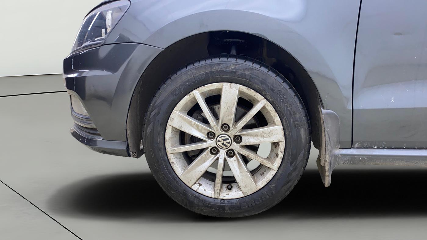 2017 Volkswagen Ameo HIGHLINE DSG 1.5 DIESEL , Diesel, Automatic, 1,19,264 km, Left Front Wheel