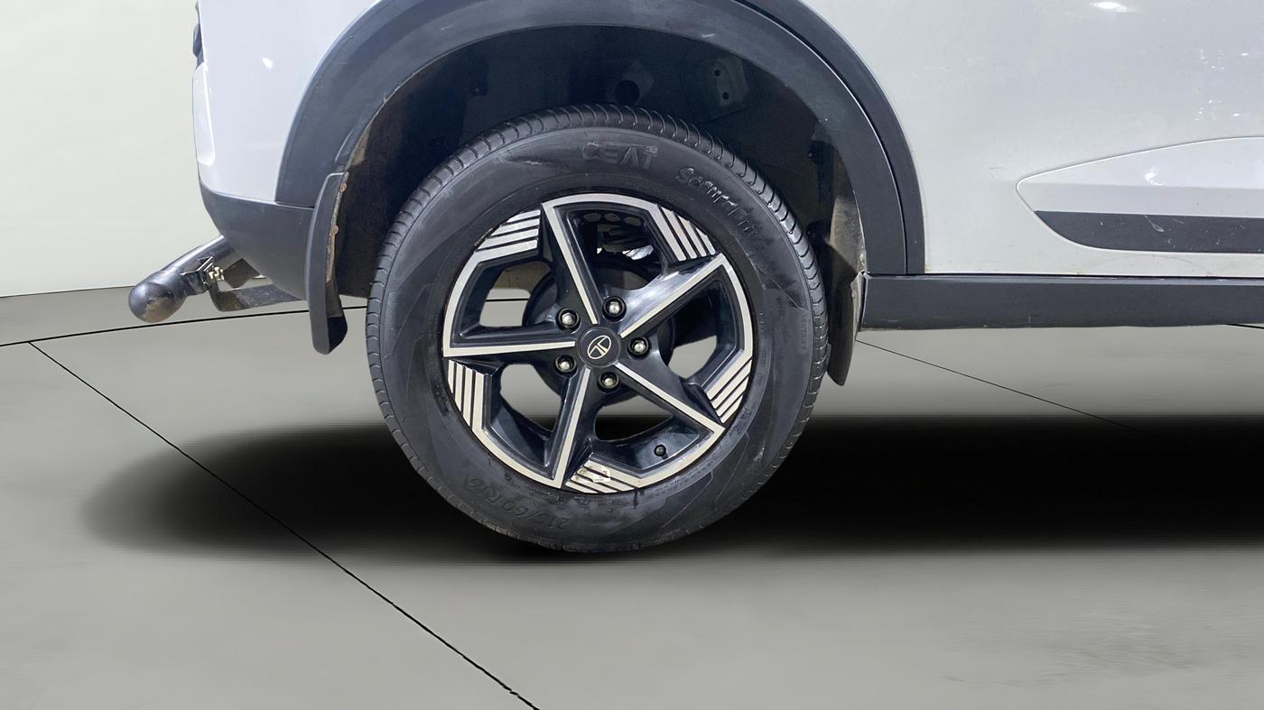 2025 Tata NEXON CREATIVE + SUNROOF 1.2 PETROL, Petrol, Manual, 8,414 km, Right Rear Wheel