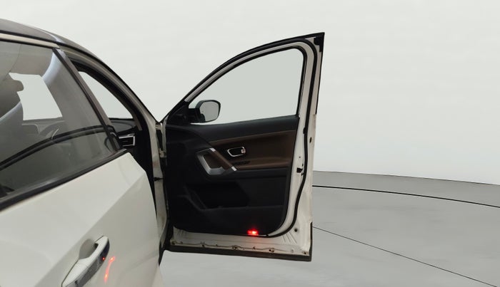 2020 Tata Harrier XZA PLUS 2.0L, Diesel, Automatic, 96,136 km, RHS Front Door