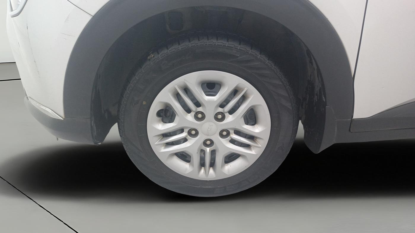 2024 KIA CARENS PRESTIGE 1.5 PETROL 7 STR, Petrol, Manual, 25,102 km, Left Front Wheel