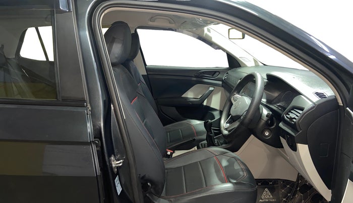 2023 Volkswagen TAIGUN COMFORTLINE 1.0 TSI MT, Petrol, Manual, 12,833 km, Right Side Front Door Cabin