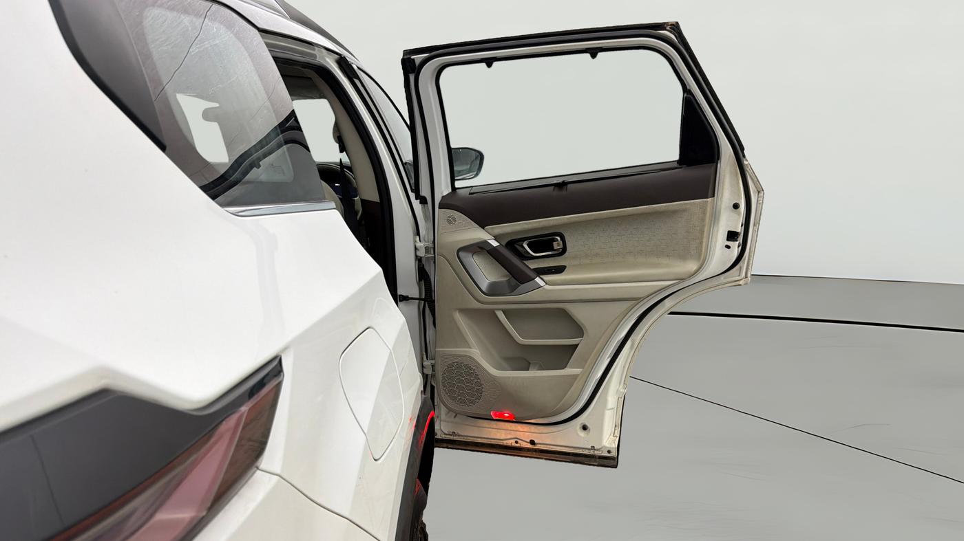 2024 Tata Safari Accomplished Plus, Diesel, Manual, 35,452 km, RHS Rear Door