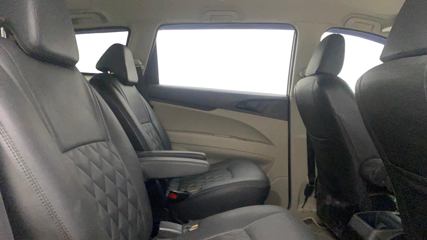 2018 Mahindra MARAZZO M2 7STR, Diesel, Manual, 1,13,503 km, Right Side Rear Door Cabin