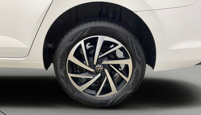 2024 Volkswagen VIRTUS TOPLINE TSI 1.0 AT, Petrol, Automatic, 6,586 km, Left Rear Wheel