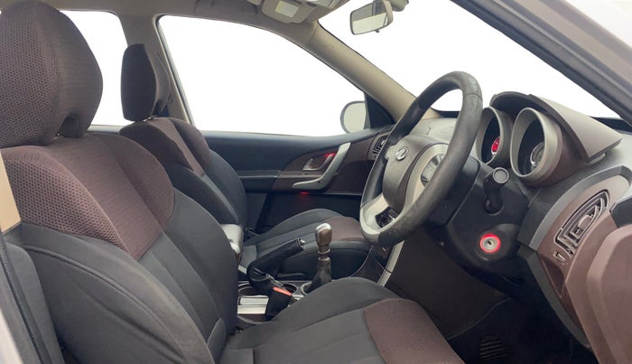 2013 Mahindra XUV500 W6, Diesel, Manual, 1,20,365 km, Right Side Front Door Cabin