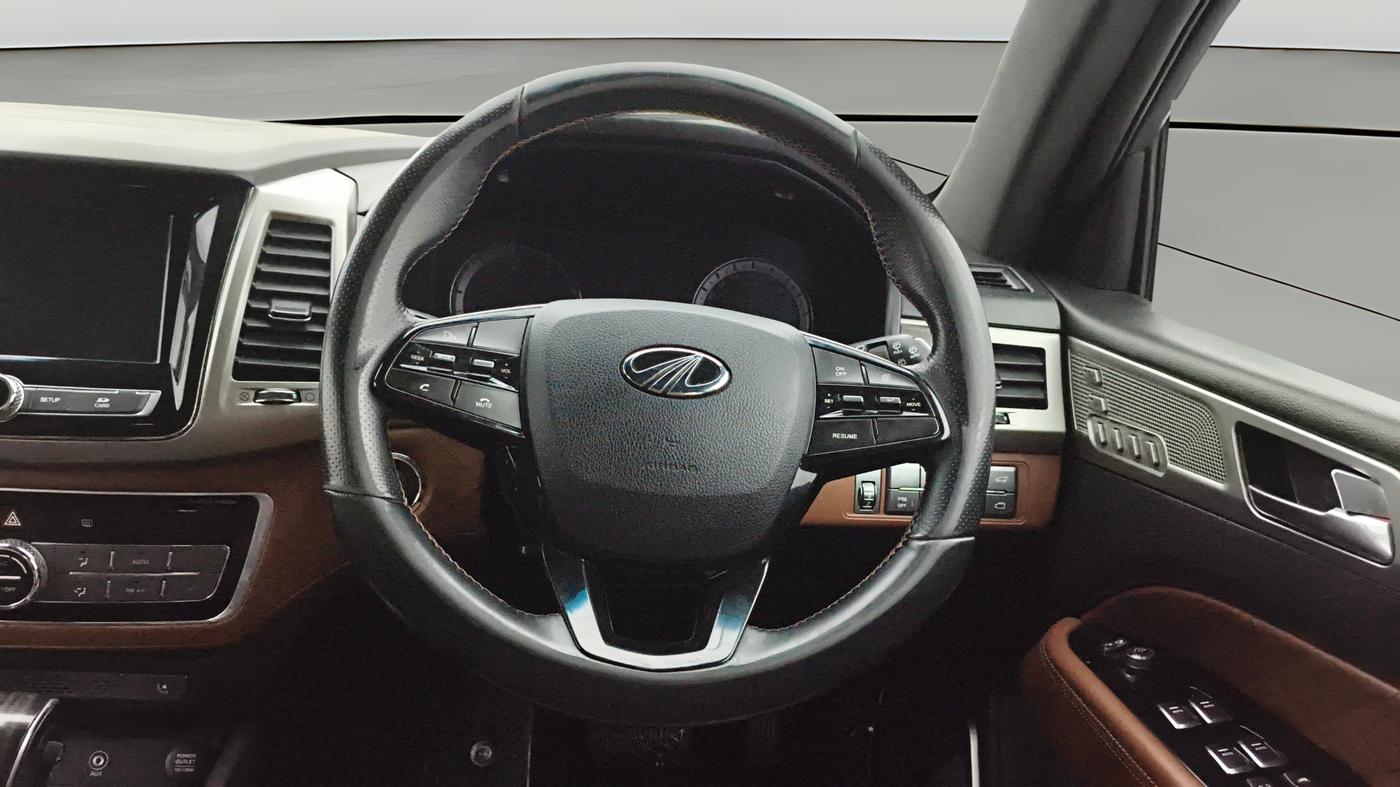 2019 Mahindra ALTURAS G4 4WD AT, Diesel, Automatic, 1,02,576 km, Steering Wheel Close Up