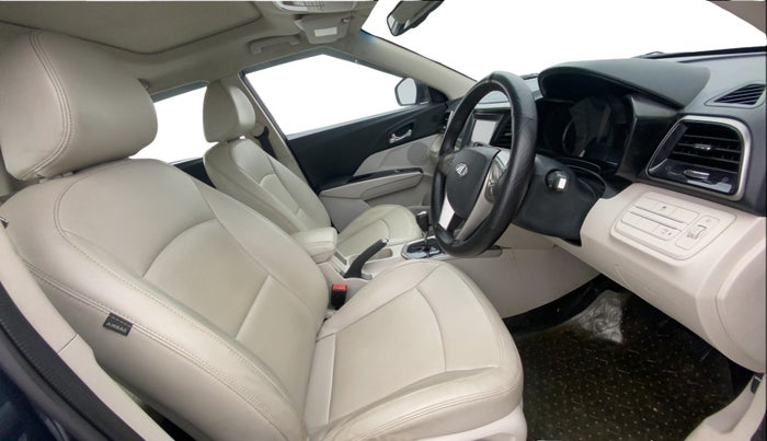 2021 Mahindra XUV300 W8 (O) 1.2 PETROL AMT, Petrol, Automatic, 57,357 km, Right Side Front Door Cabin