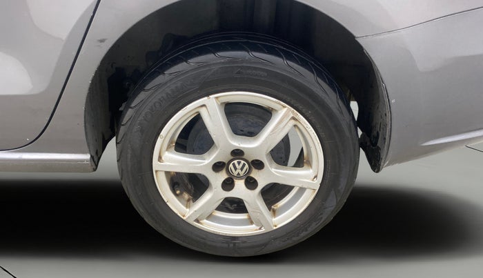 2014 Volkswagen Vento HIGHLINE PETROL AT, Petrol, Automatic, 92,209 km, Left Rear Wheel