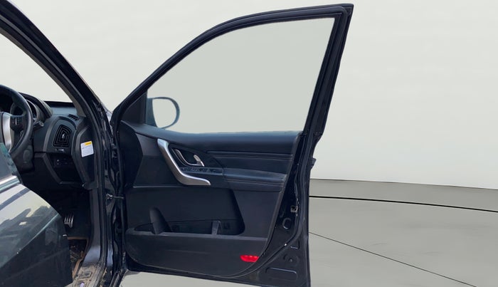 2021 Mahindra XUV500 W11 AT, Diesel, Automatic, 69,965 km, RHS Front Door