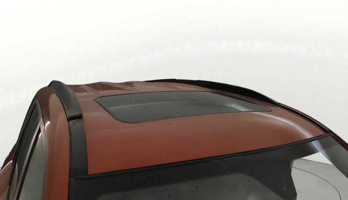 2017 Mahindra XUV500 W9, Diesel, Manual, 1,40,263 km, Roof