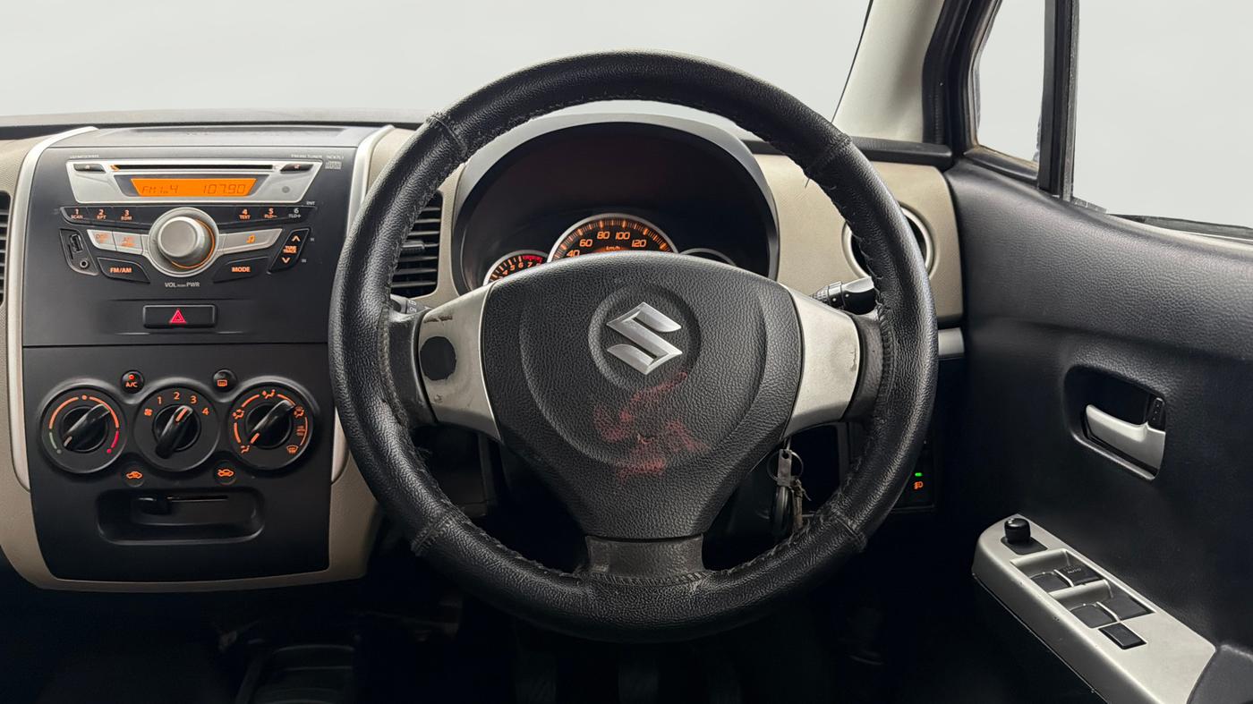 2014 Maruti Wagon R 1.0 VXI, Petrol, Manual, 26,237 km, Steering Wheel Close Up