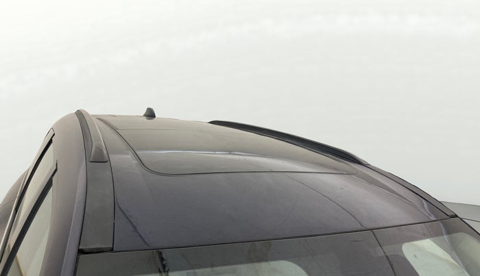 2021 Mahindra XUV700 AX 7 P AT 7 STR, Petrol, Automatic, 31,113 km, Roof