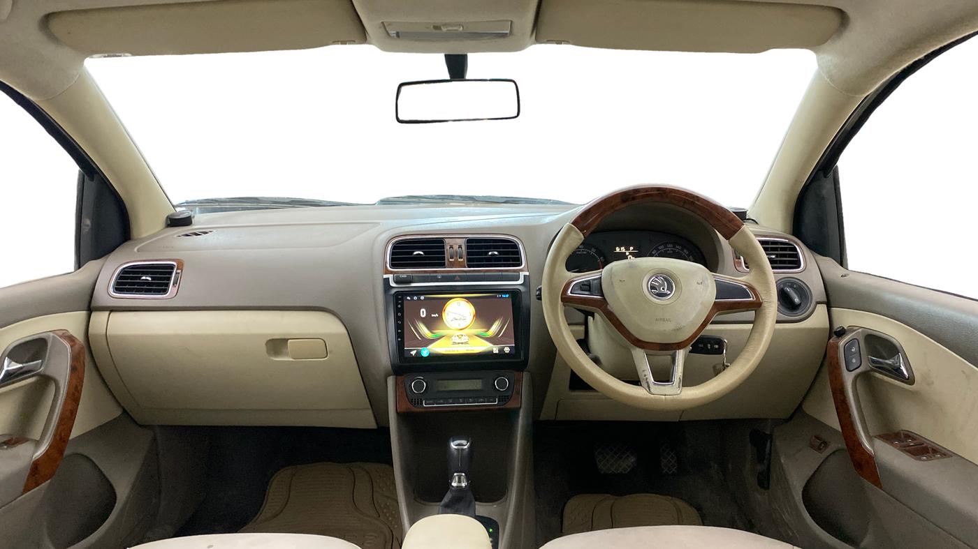 2014 Skoda Rapid ELEGANCE 1.6 MPI MT, Petrol, Manual, 80,416 km, Dashboard