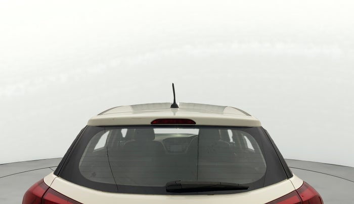 2016 Hyundai Elite i20 ASTA 1.2 (O), Petrol, Manual, 1,03,768 km, Rear Windshield