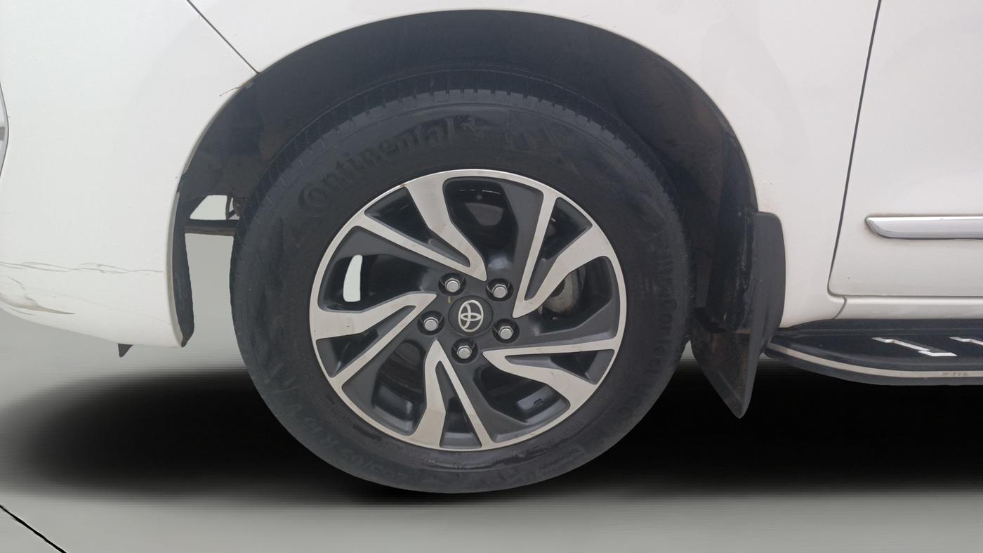 2024 Toyota Innova Crysta GX Plus 8 STR, Diesel, Manual, 69,437 km, Left Front Wheel