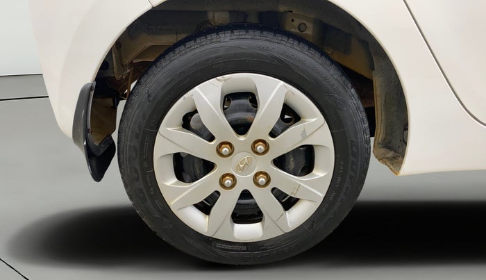 2017 Hyundai Eon SPORTZ, Petrol, Manual, 37,099 km, Right Rear Wheel