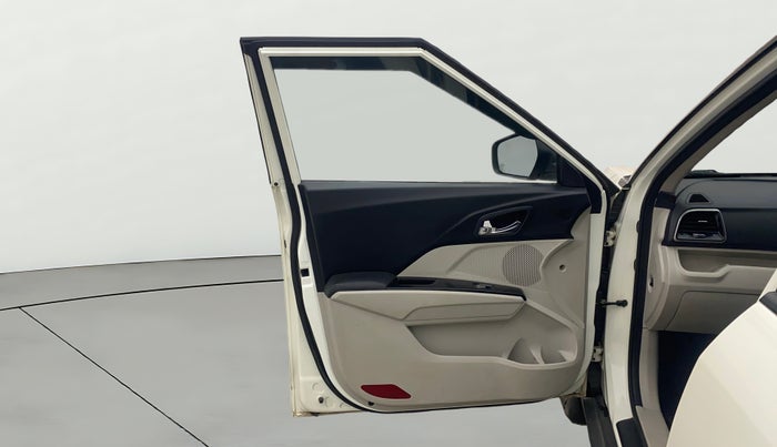 2022 Mahindra XUV300 W8 1.5 DIESEL, Diesel, Manual, 57,742 km, LHS Front Door