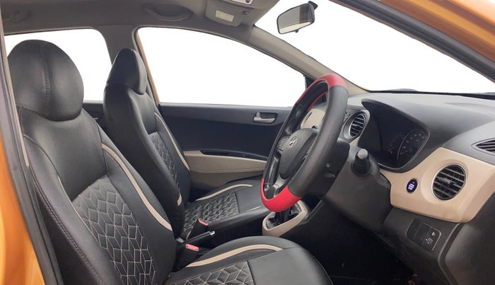 2015 Hyundai Grand i10 ASTA 1.1 CRDI (O), Diesel, Manual, 72,979 km, Right Side Front Door Cabin