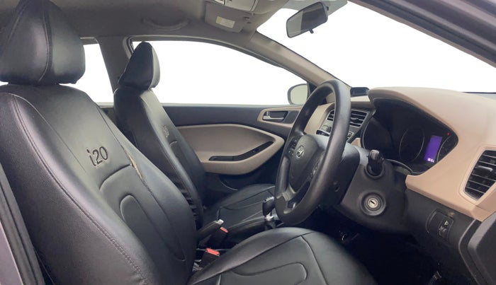 2018 Hyundai Elite i20 SPORTZ 1.2, Petrol, Manual, 1,06,107 km, Right Side Front Door Cabin