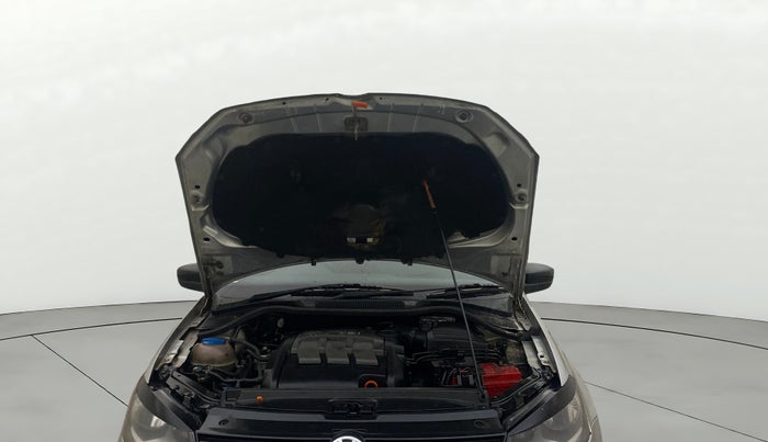 2013 Volkswagen Polo COMFORTLINE 1.2L, Diesel, Manual, 1,08,253 km, Open Bonet