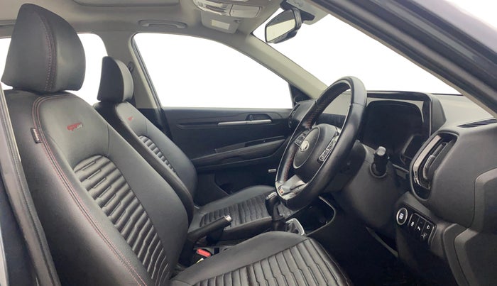 2020 KIA SONET GTX PLUS 1.0 IMT, Petrol, Manual, 28,909 km, Right Side Front Door Cabin