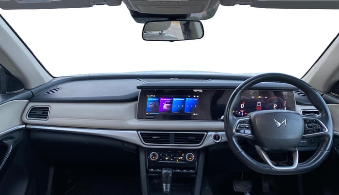 2021 Mahindra XUV700 AX 7 LUXURY D AT 7 STR, Diesel, Automatic, 77,604 km, Dashboard