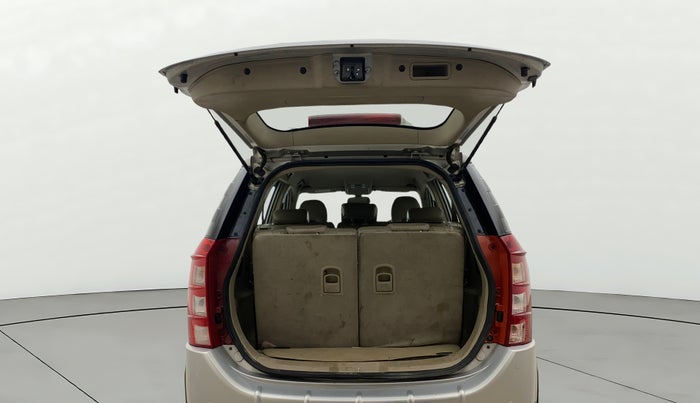 2015 Mahindra XUV500 W8, Diesel, Manual, 1,05,261 km, Boot Door Open