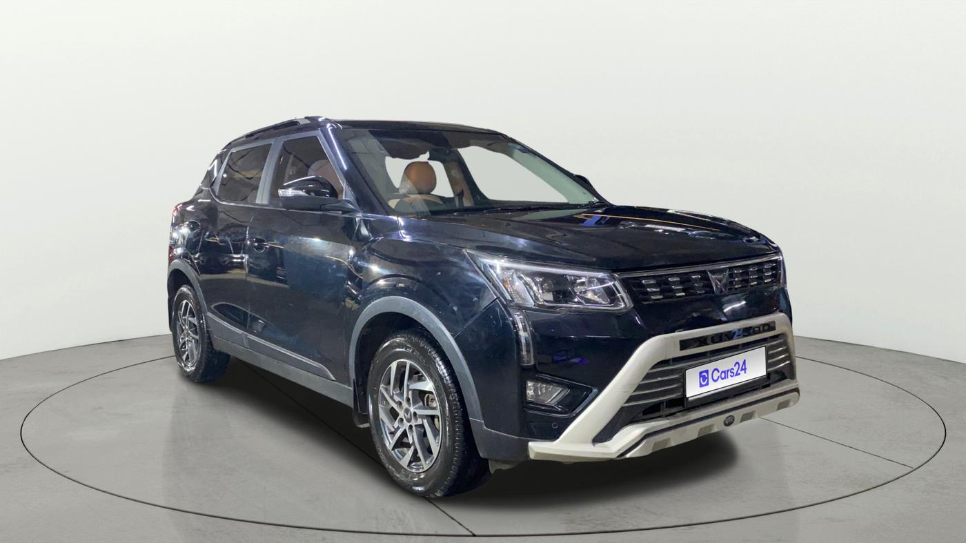 2023 Mahindra XUV300 W8 (O) 1.2 PETROL, Petrol, Manual, 27,501 km, Right Front Diagonal