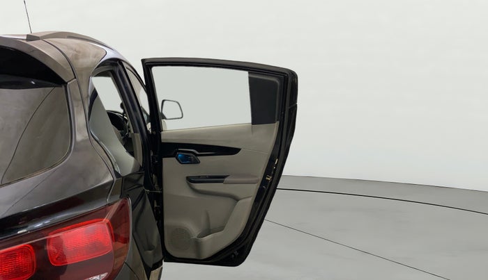 2017 Mahindra Kuv100 K6 PLUS 6 STR, Petrol, Manual, 43,431 km, RHS Rear Door