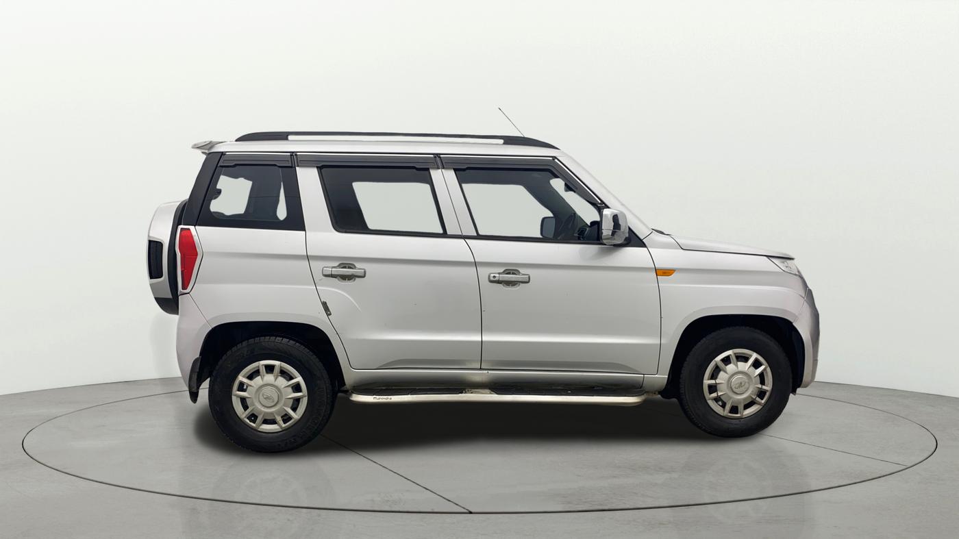 2019 Mahindra TUV300 T6 PLUS, Diesel, Manual, 69,354 km, Right Side View