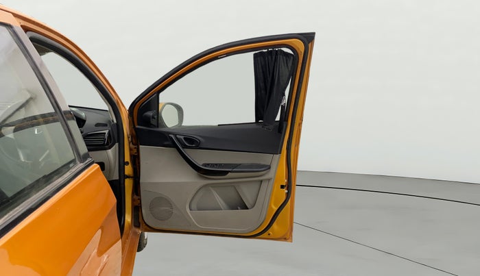 2016 Tata Tiago XT PETROL, CNG, Manual, 1,15,645 km, RHS Front Door