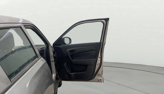 2022 Maruti Vitara Brezza LXI, Petrol, Manual, 60,594 km, RHS Front Door