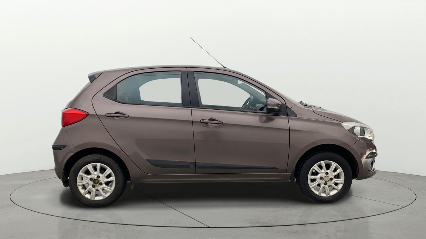 2016 Tata Tiago XZ PETROL, Petrol, Manual, 1,21,915 km, Right Side View