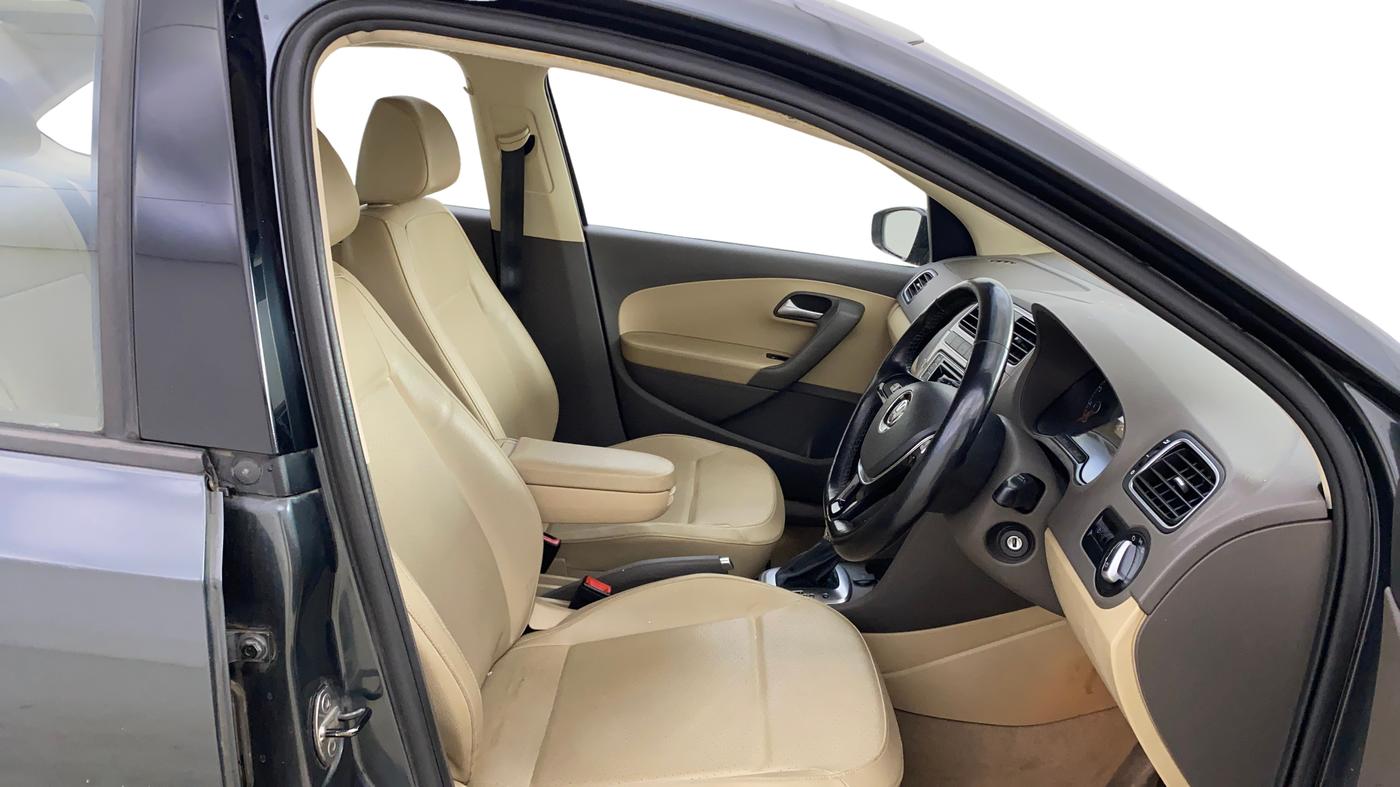 2017 Volkswagen Vento 1.2 TSI HIGHLINE PLUS AT, Petrol, Automatic, 57,573 km, Right Side Front Door Cabin