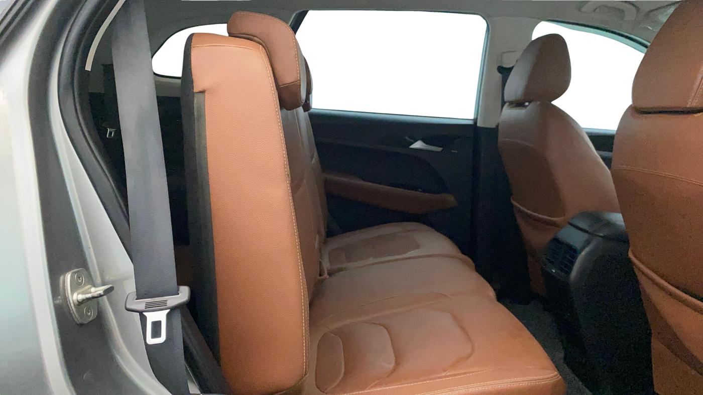2021 MG HECTOR PLUS SMART 2.0 DIESEL TURBO MT 7-STR, Diesel, Manual, 87,830 km, Right Side Rear Door Cabin