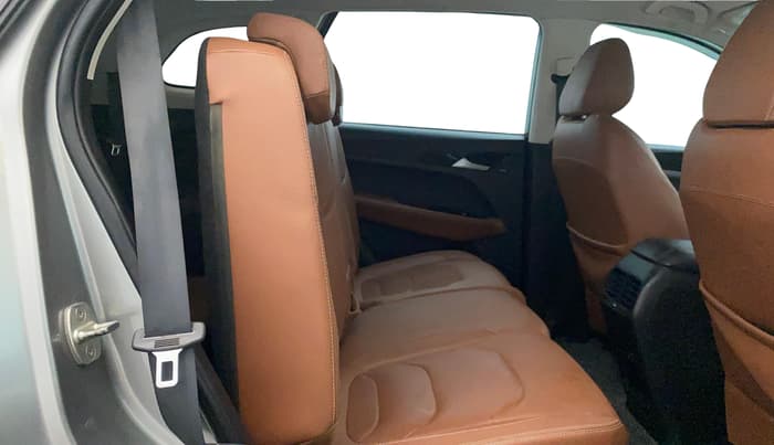 2021 MG HECTOR PLUS SMART 2.0 DIESEL TURBO MT 7-STR, Diesel, Manual, 87,830 km, Right Side Rear Door Cabin
