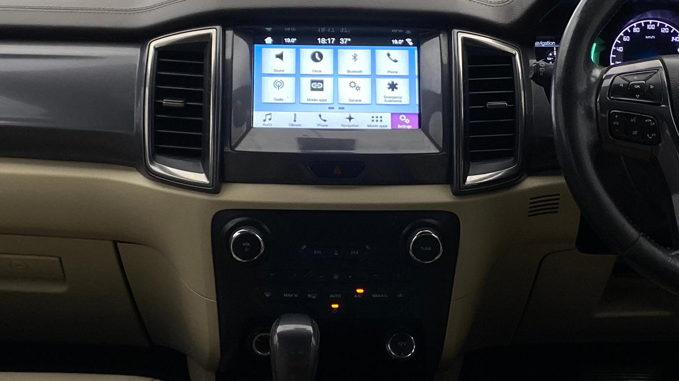 2017 Ford Endeavour TITANIUM 3.2 4X4 AT, Diesel, Automatic, 1,35,440 km, Air Conditioner