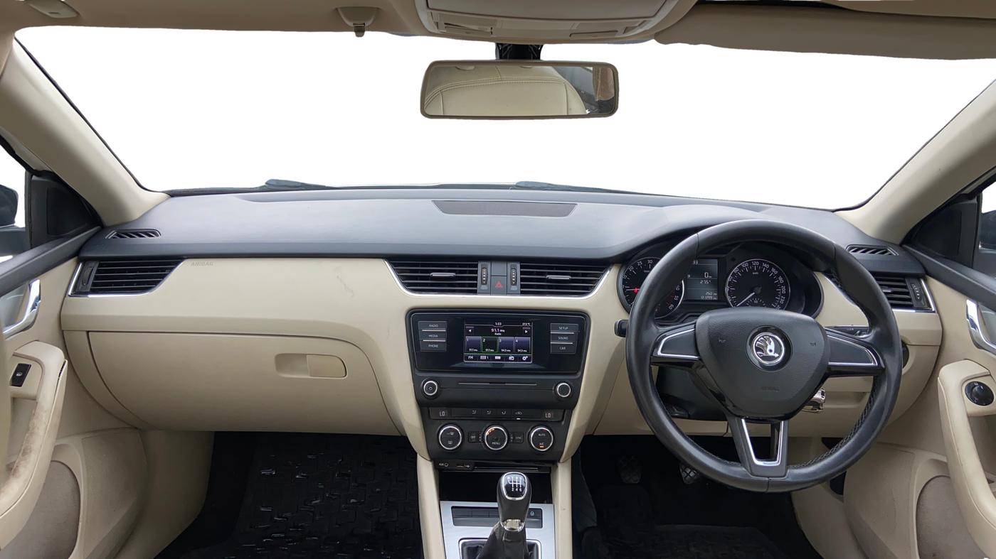 2017 Skoda Octavia 2.0 TDI CR AMBITION, Diesel, Manual, 1,21,381 km, Dashboard