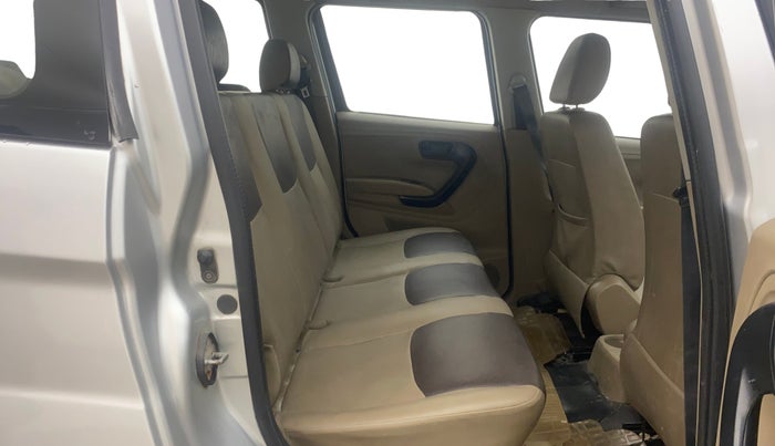 2016 Mahindra TUV300 T4 PLUS, Diesel, Manual, 1,08,591 km, Right Side Rear Door Cabin