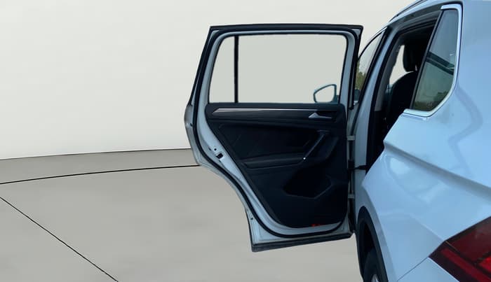 2018 Volkswagen TIGUAN HIGHLINE TDI AT, Diesel, Automatic, 1,43,834 km, LHS Rear Door