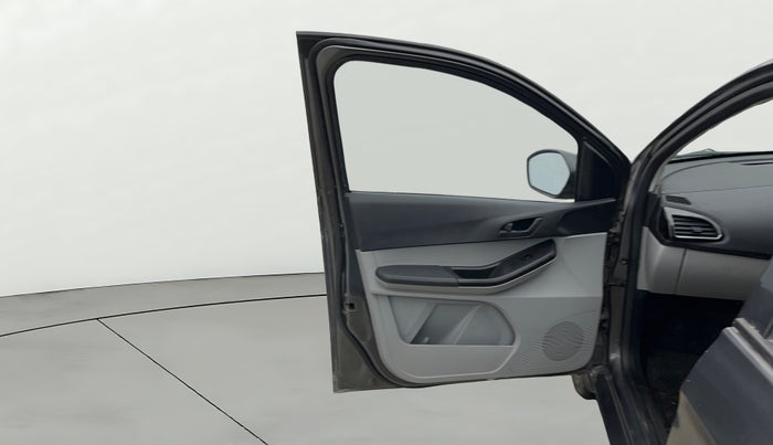 2022 Tata Tiago XT CNG, CNG, Manual, 67,292 km, LHS Front Door