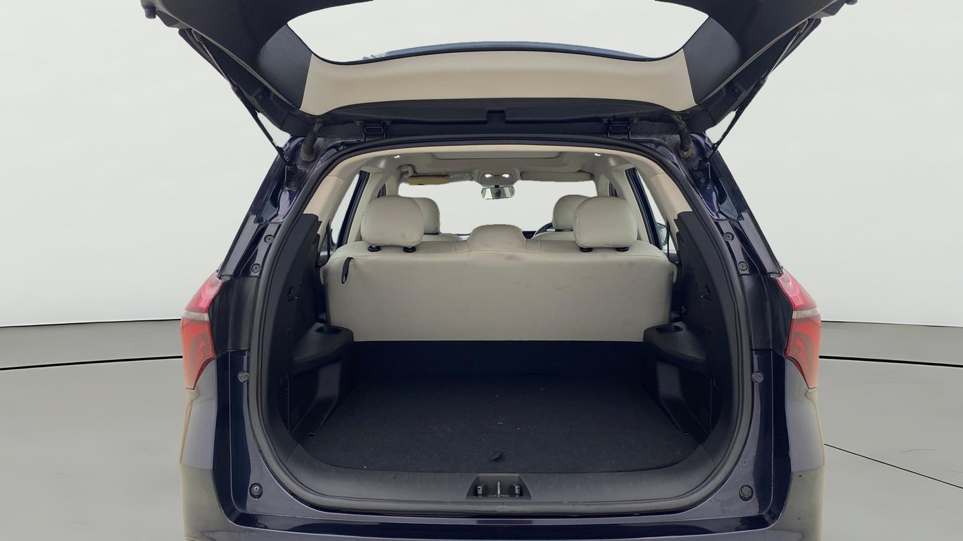2023 Mahindra XUV700 AX 5 P AT 5 STR, Petrol, Automatic, 12,399 km, Boot Open Zoomed View