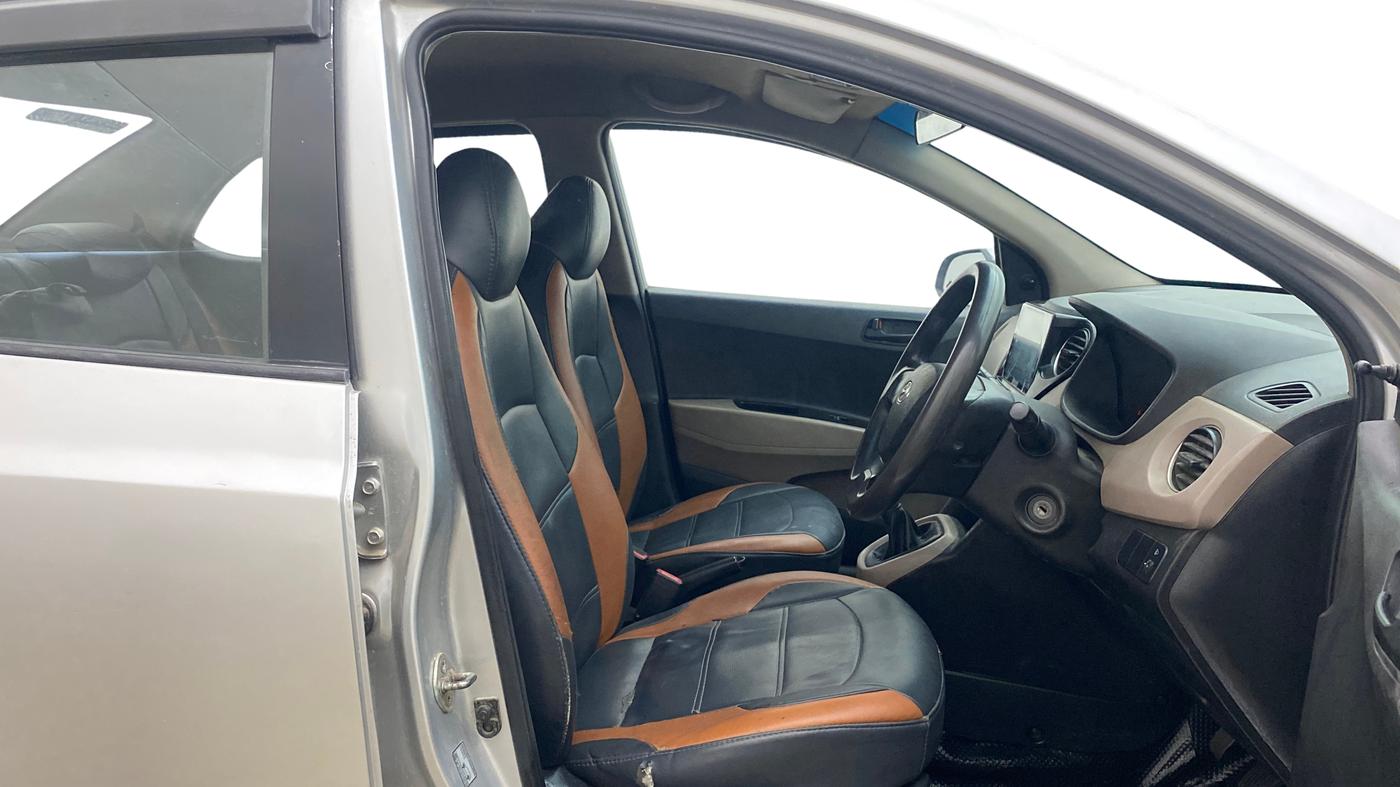 2015 Hyundai Xcent BASE 1.1, Diesel, Manual, 1,09,175 km, Right Side Front Door Cabin