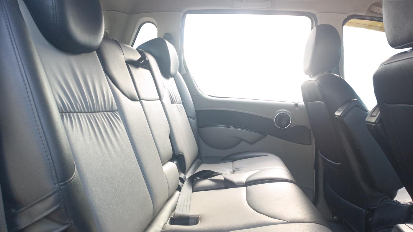 2016 Mahindra NUVOSPORT N8, Diesel, Manual, 1,00,561 km, Right Side Rear Door Cabin