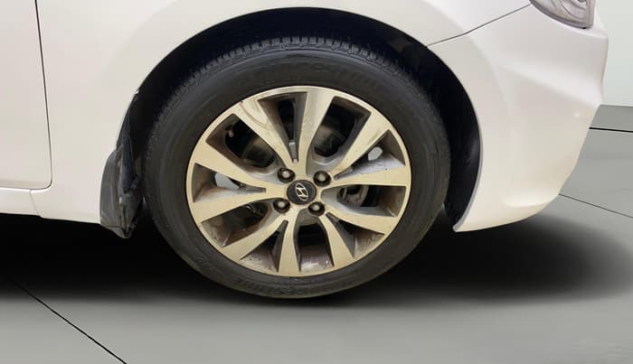 2014 Hyundai Verna FLUIDIC 1.6 CRDI SX OPT AT, Diesel, Automatic, 90,385 km, Right Front Wheel