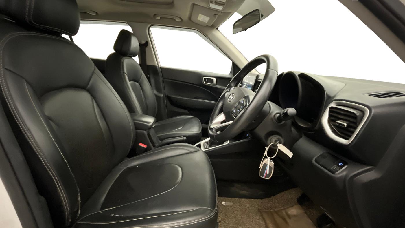 2020 Hyundai VENUE SX 1.5 CRDI, Diesel, Manual, 1,01,944 km, Right Side Front Door Cabin