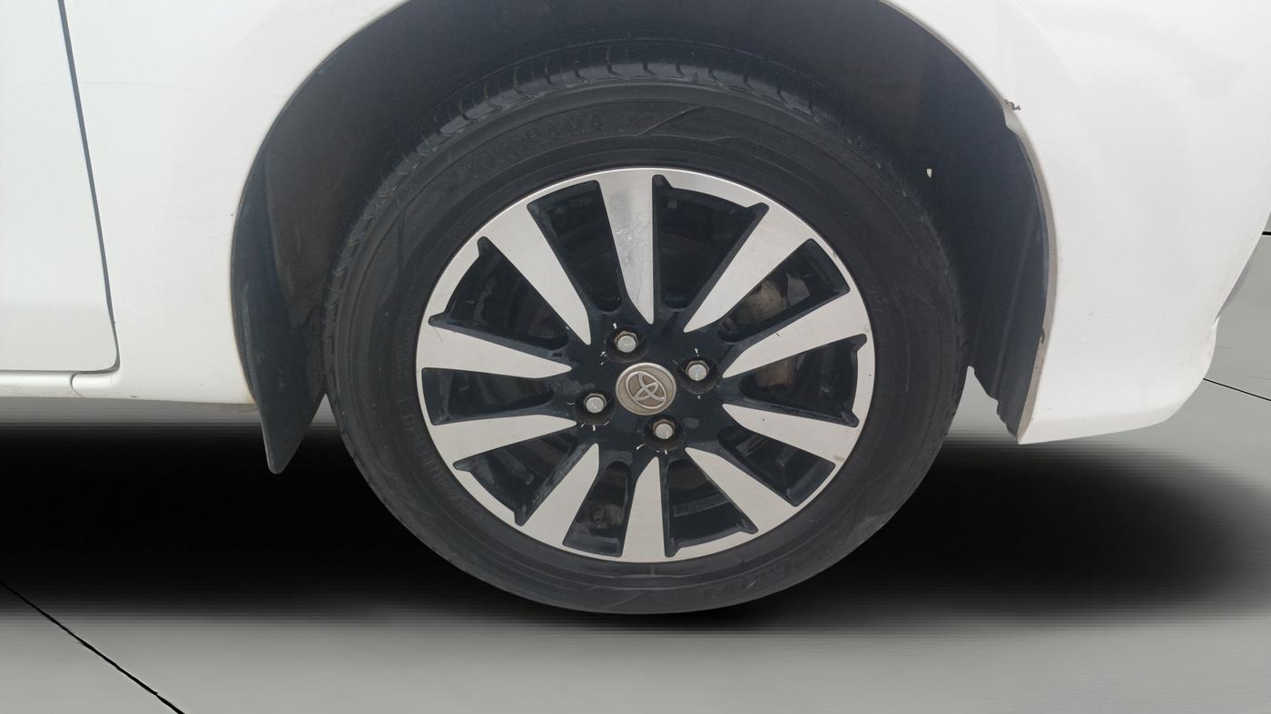 2019 Toyota Etios Liva V DUAL TONE, Petrol, Manual, 1,30,217 km, Right Front Wheel