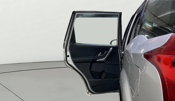 2018 Mahindra XUV500 W9 AT, Diesel, Automatic, 88,814 km, LHS Rear Door