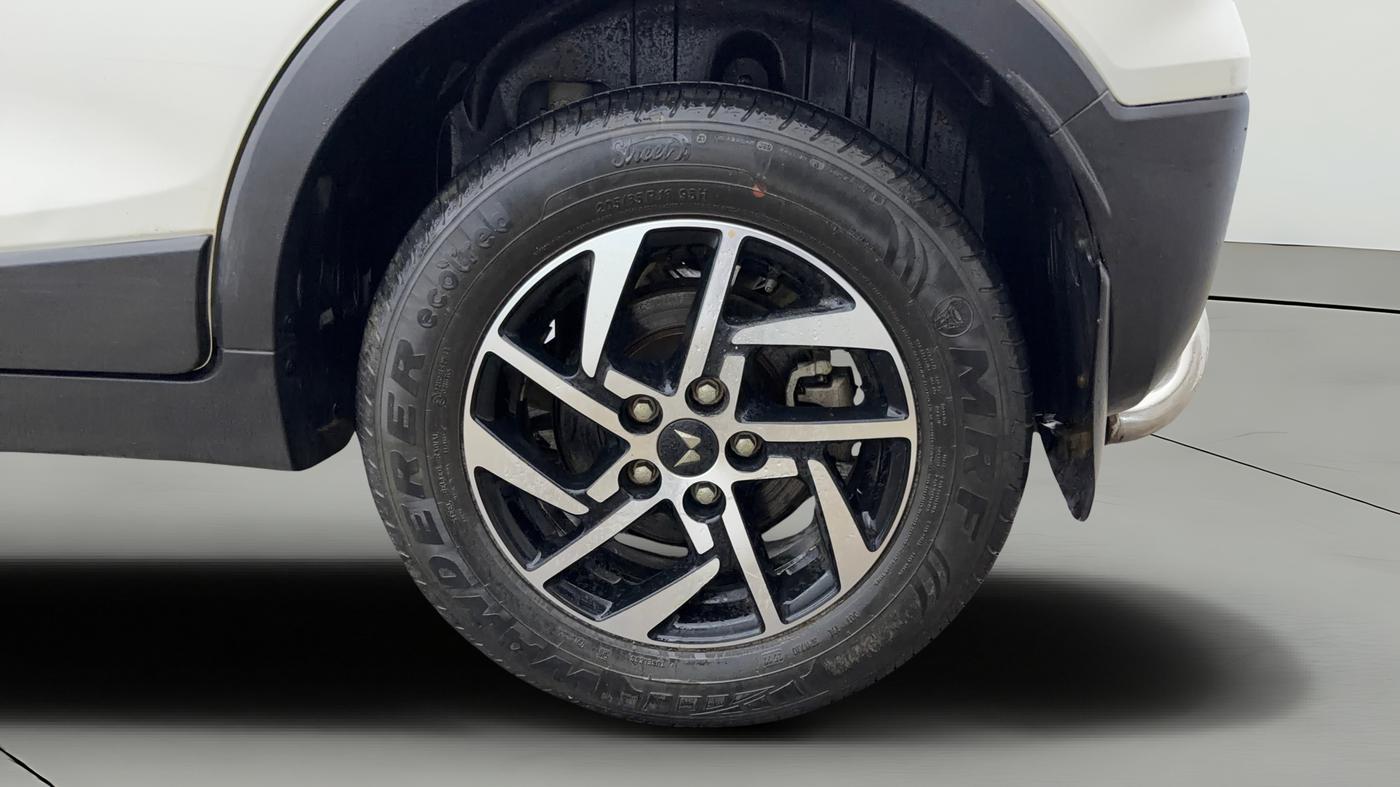 2022 Mahindra XUV300 W8 (O) 1.2 PETROL, Petrol, Manual, 29,859 km, Left Rear Wheel