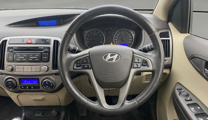 2014 Hyundai i20 SPORTZ 1.2, Petrol, Manual, 1,27,126 km, Steering Wheel Close Up